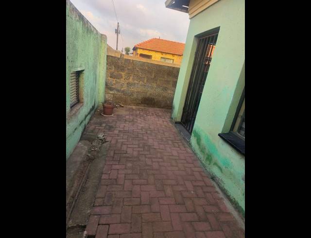 3 BEDROOM HOUSE FOR SALE IN MEADOWLANDS ZONE 3